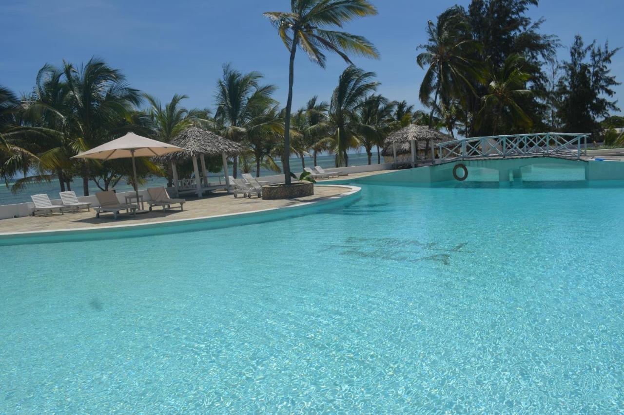 Twiga Beach Resort Watamu Exterior photo